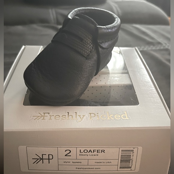 Freshly Picked Black leather loafers style moccasins. - Picture 1 of 4